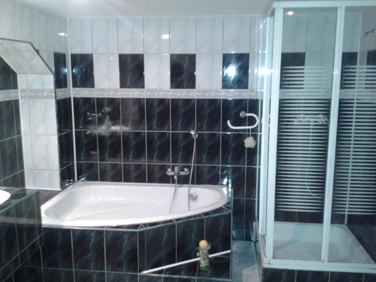 Spacious Holiday Home In Stara Kamienica With Pond المظهر الخارجي الصورة